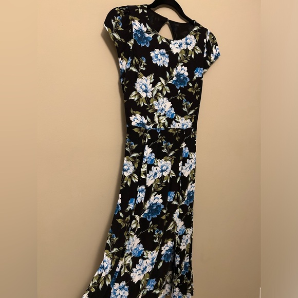 Banana Republic floral midi dress with lining and side slit. New never worn. - Picture 3 of 4